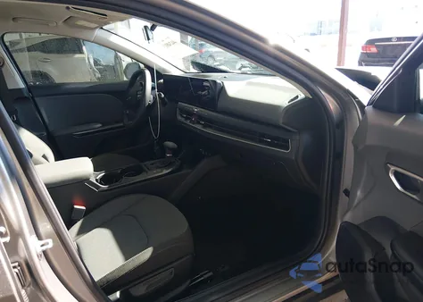 2025 Kia K4 Lxs z USA, uszkodzony, nr VIN 3KPFT4DE3SE237266